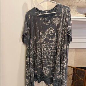 Gray and White Patterned Tunic Top